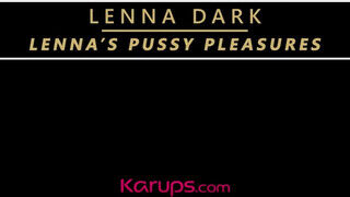 Lenna Dark a csöcsös cseh milf egy gigantikus dildóval maszturbál - Szexbalvany