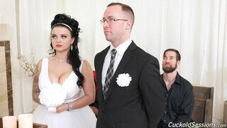 Payton Preslee a óriási csöcsű ribi menyasszony a férje előtt baszik - Szexbalvany