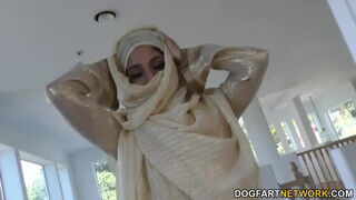 Nadia Ali a csinos arab kisasszony fekete farokkal megkúrva - Szexbalvany