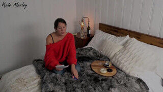 Kate Marley a férje újra masztiznak közösen az ágyon - Szexbalvany