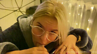 YummyMira la szemüveges orosz nőci cidázza a kukit - Szexbalvany