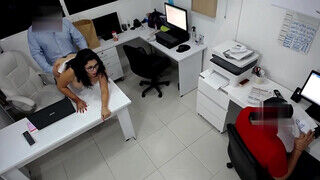 martinasmith a csöcsös bige az irodában baszik a munkatársával - Szexbalvany
